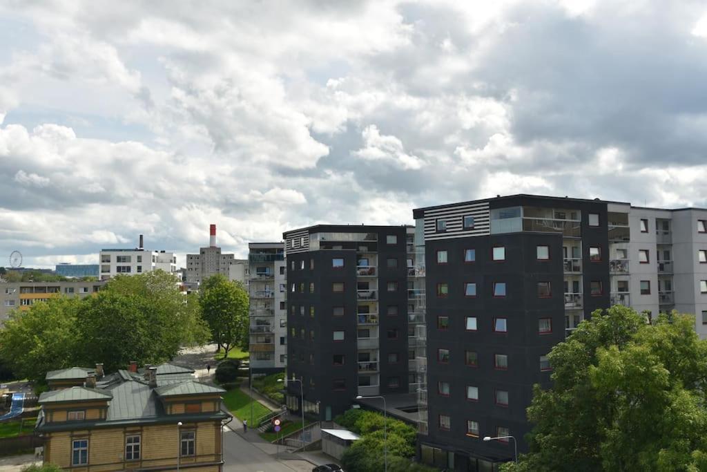 Kahe Magamistoaga Ja Suure Elutoaga 3-Toaline Korter Vaatega Tallinna Aerikeskusele Exterior photo